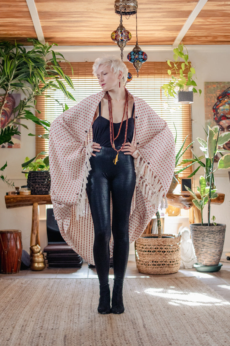 Haci-Wearable Throw
