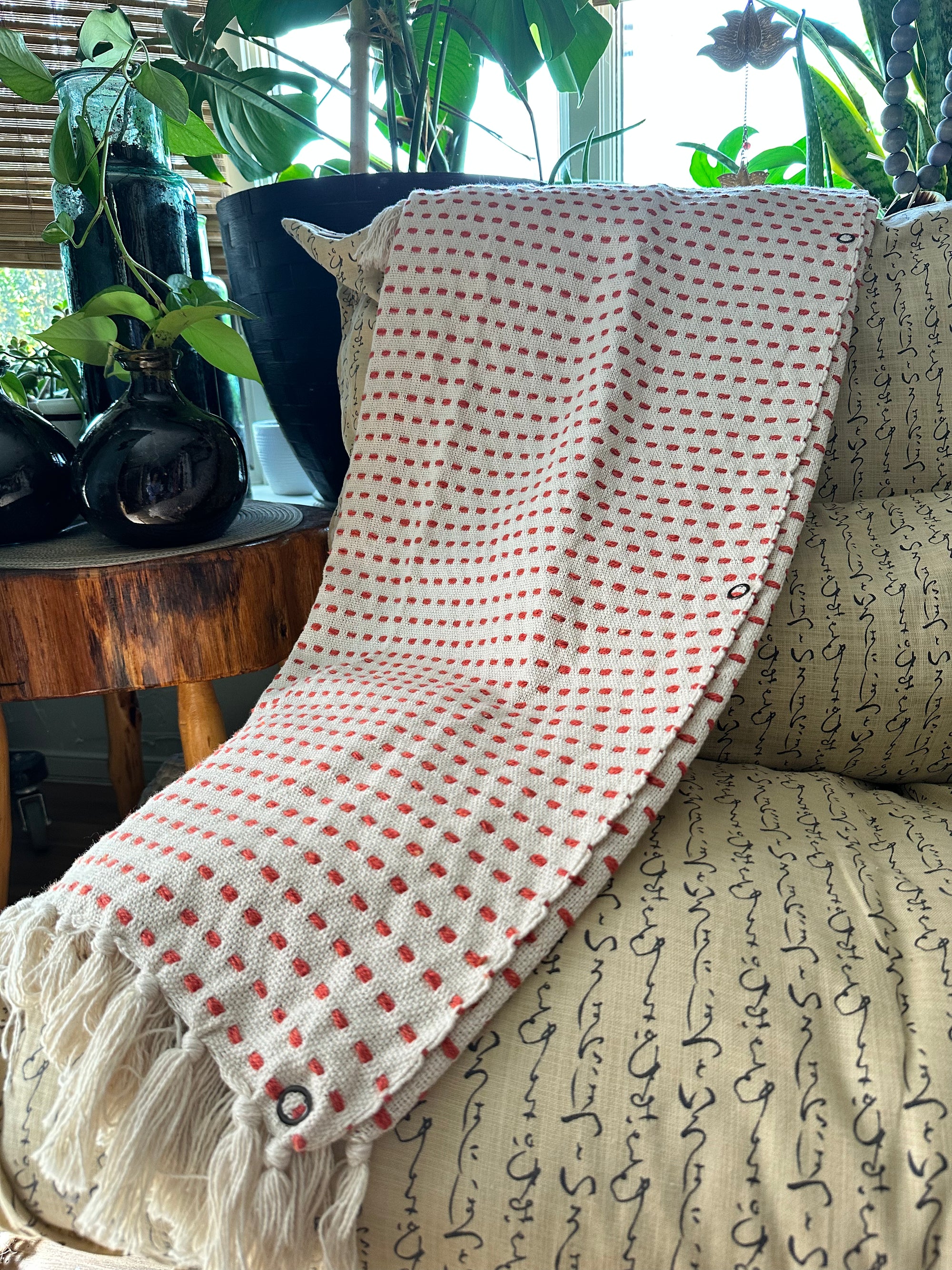 Haci-Wearable Throw